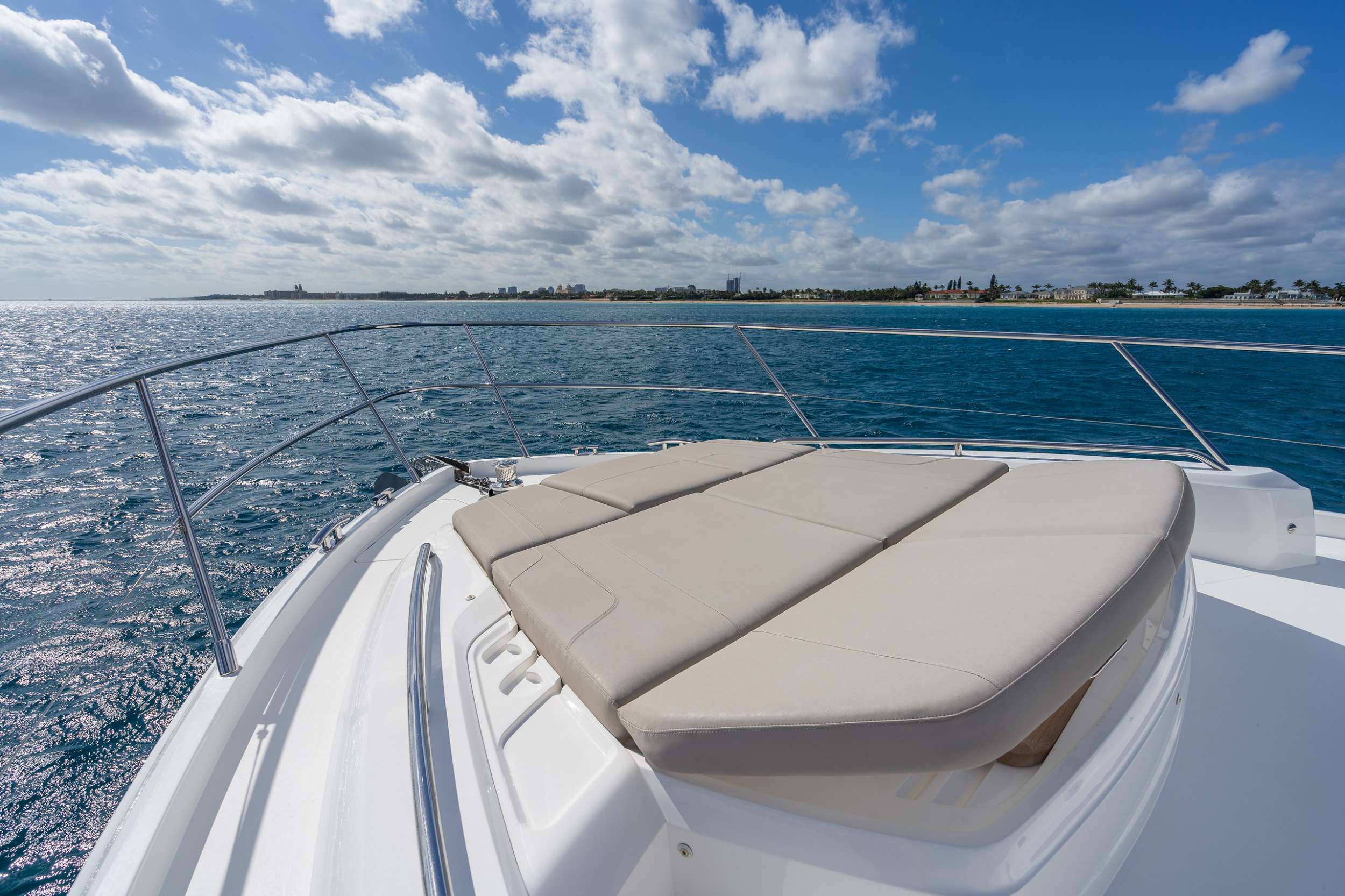 Luxury Crewed Motor Yacht GLEDE photo 3