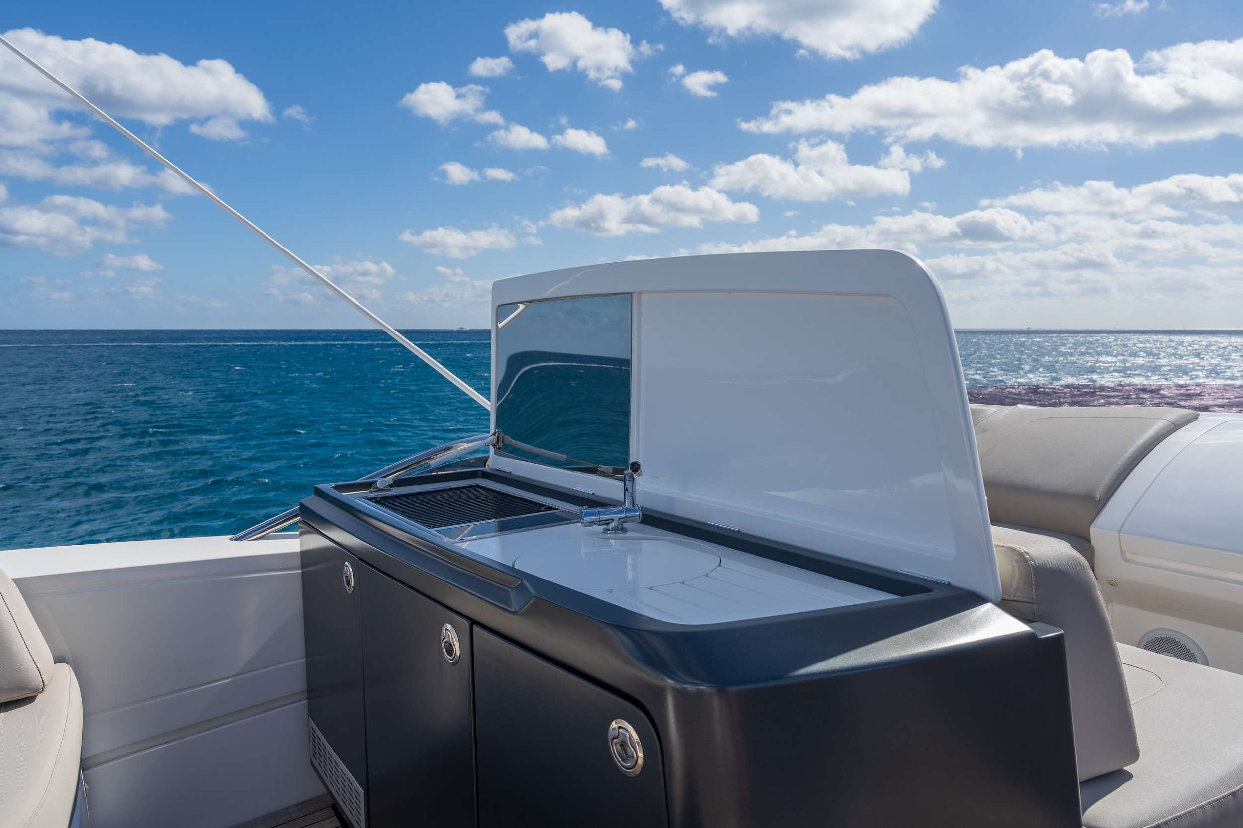 Luxury Crewed Motor Yacht GLEDE photo 5