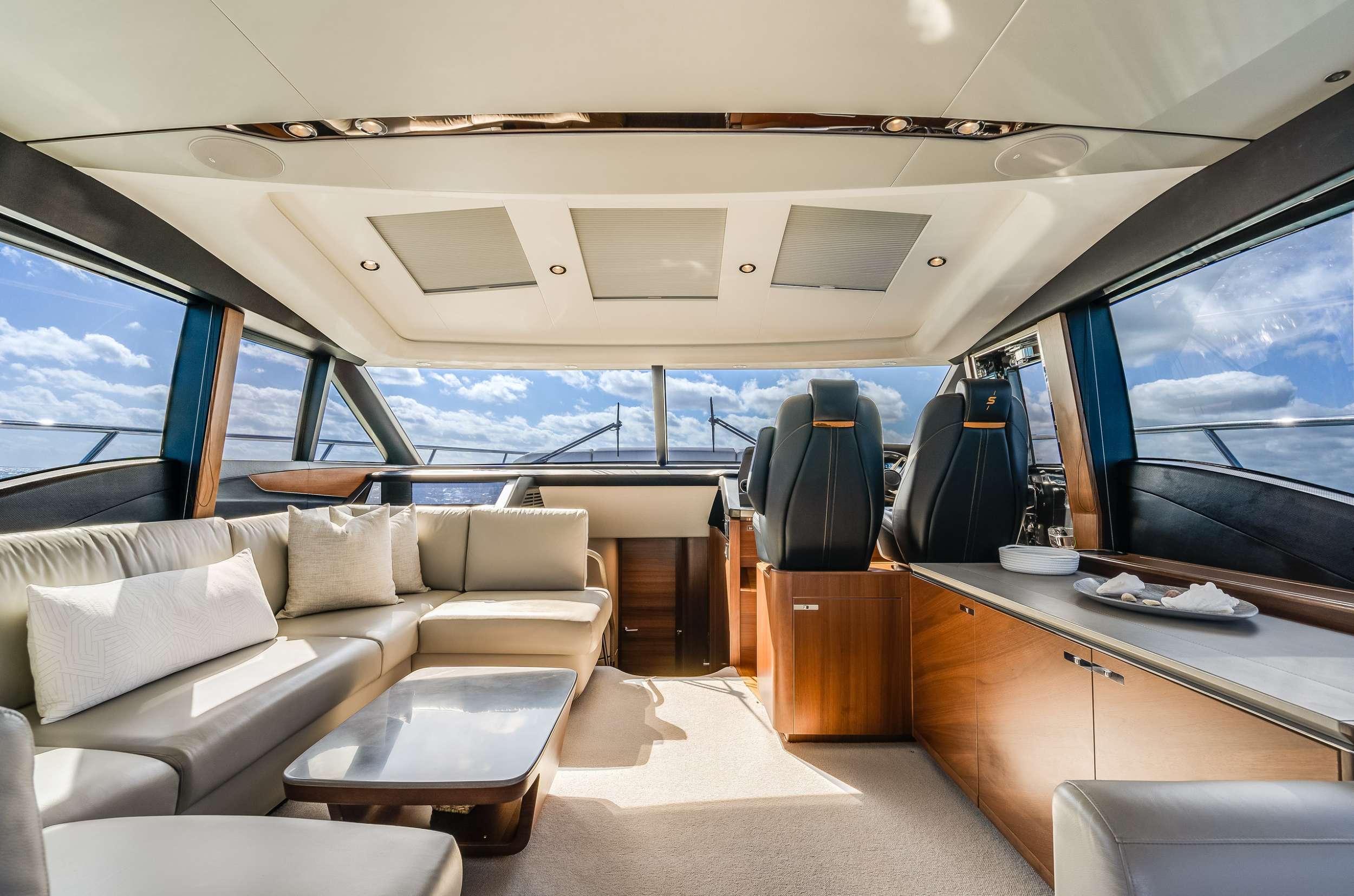 Luxury Crewed Motor Yacht GLEDE photo 8