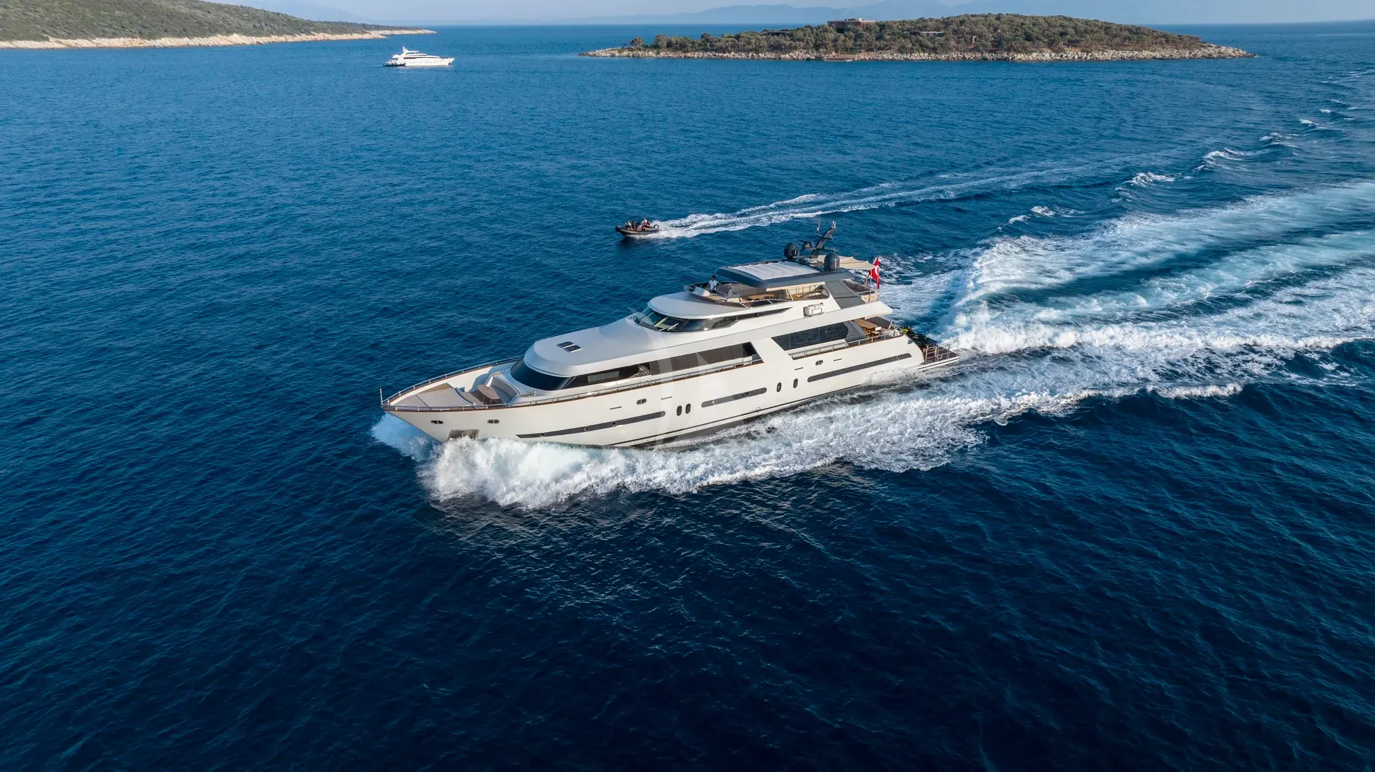 Luxury Crewed Motor Yacht GO photo 3