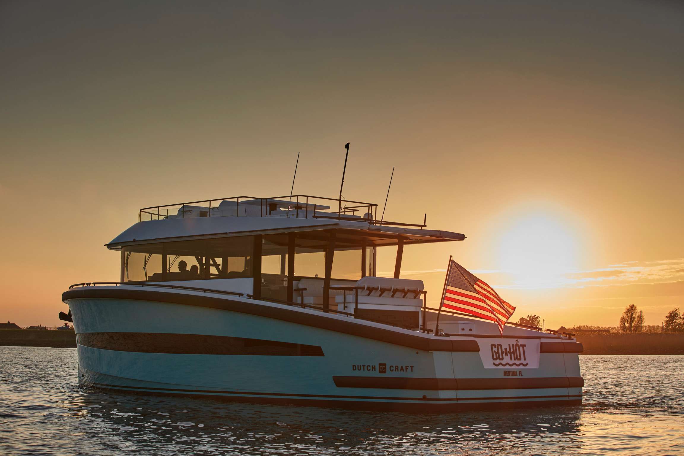 Crewed Motor Yacht GO N HOT photo 3