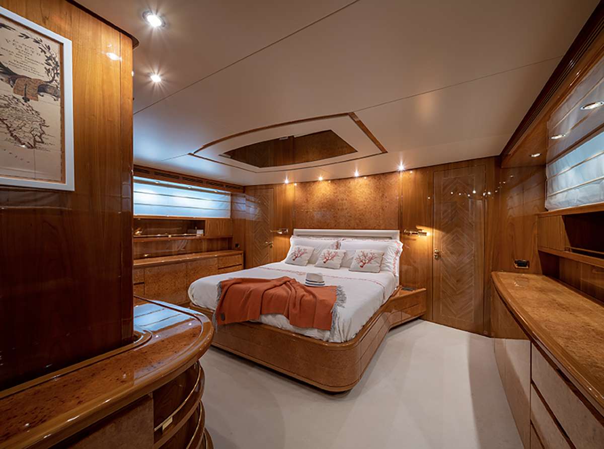 Luxury Crewed Motor Yacht GOLDEN EAGLE photo 6