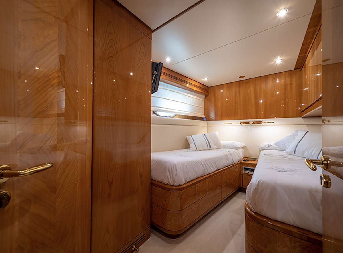 Luxury Crewed Motor Yacht GOLDEN EAGLE photo 8