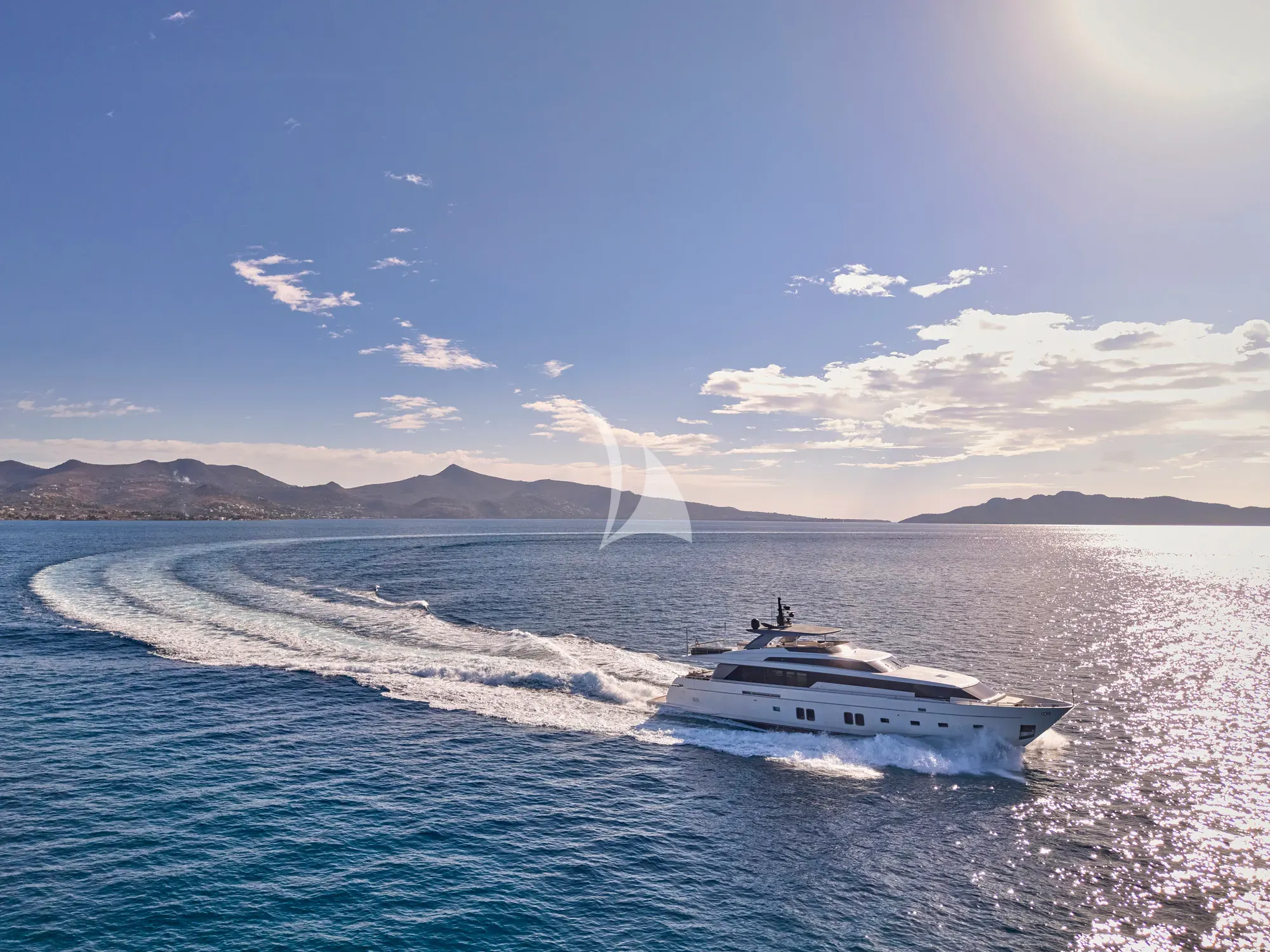 Luxury Crewed Motor Yacht GOLDEN YACHT photo 3