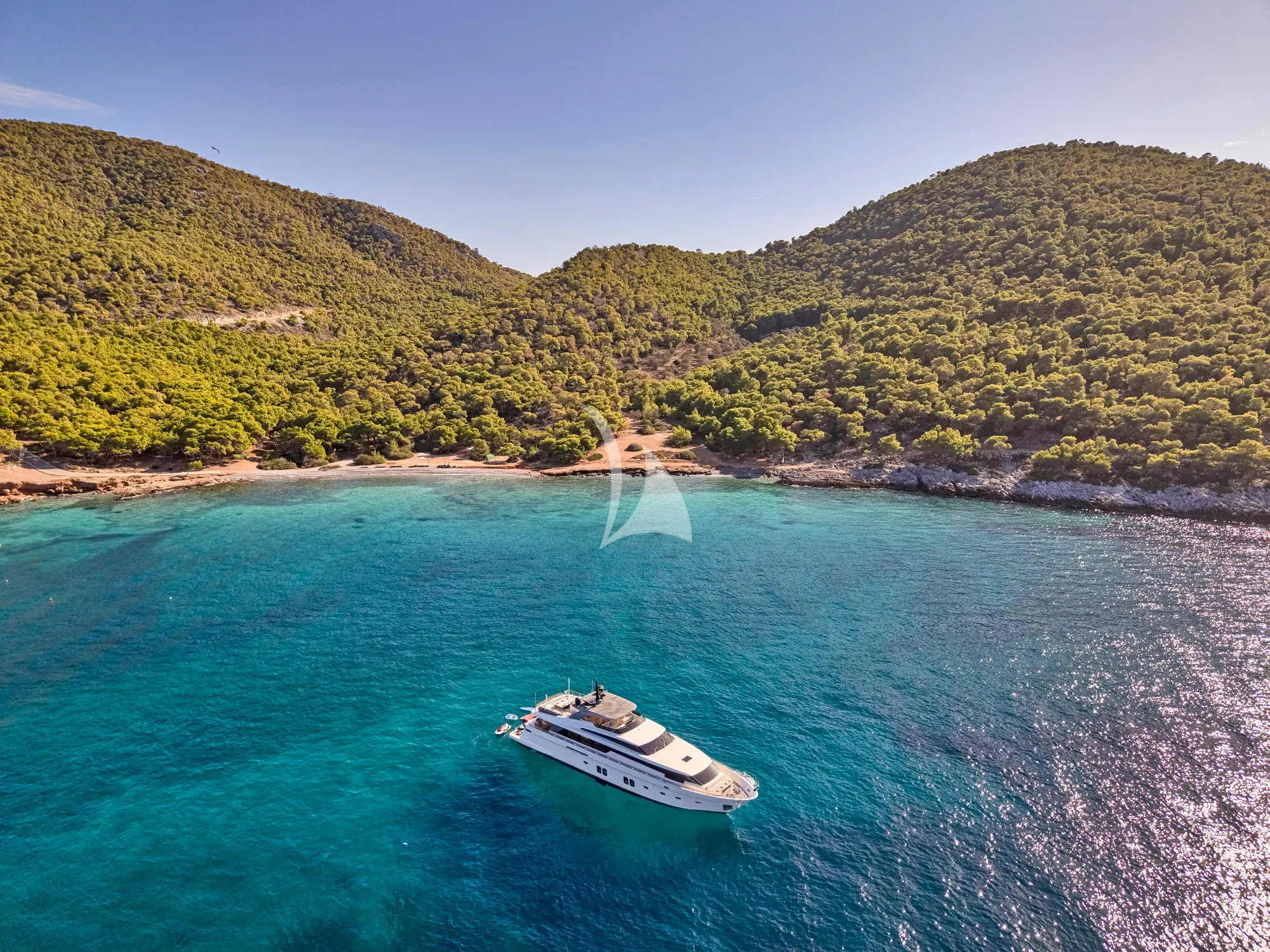 Luxury Crewed Motor Yacht GOLDEN YACHT photo 4