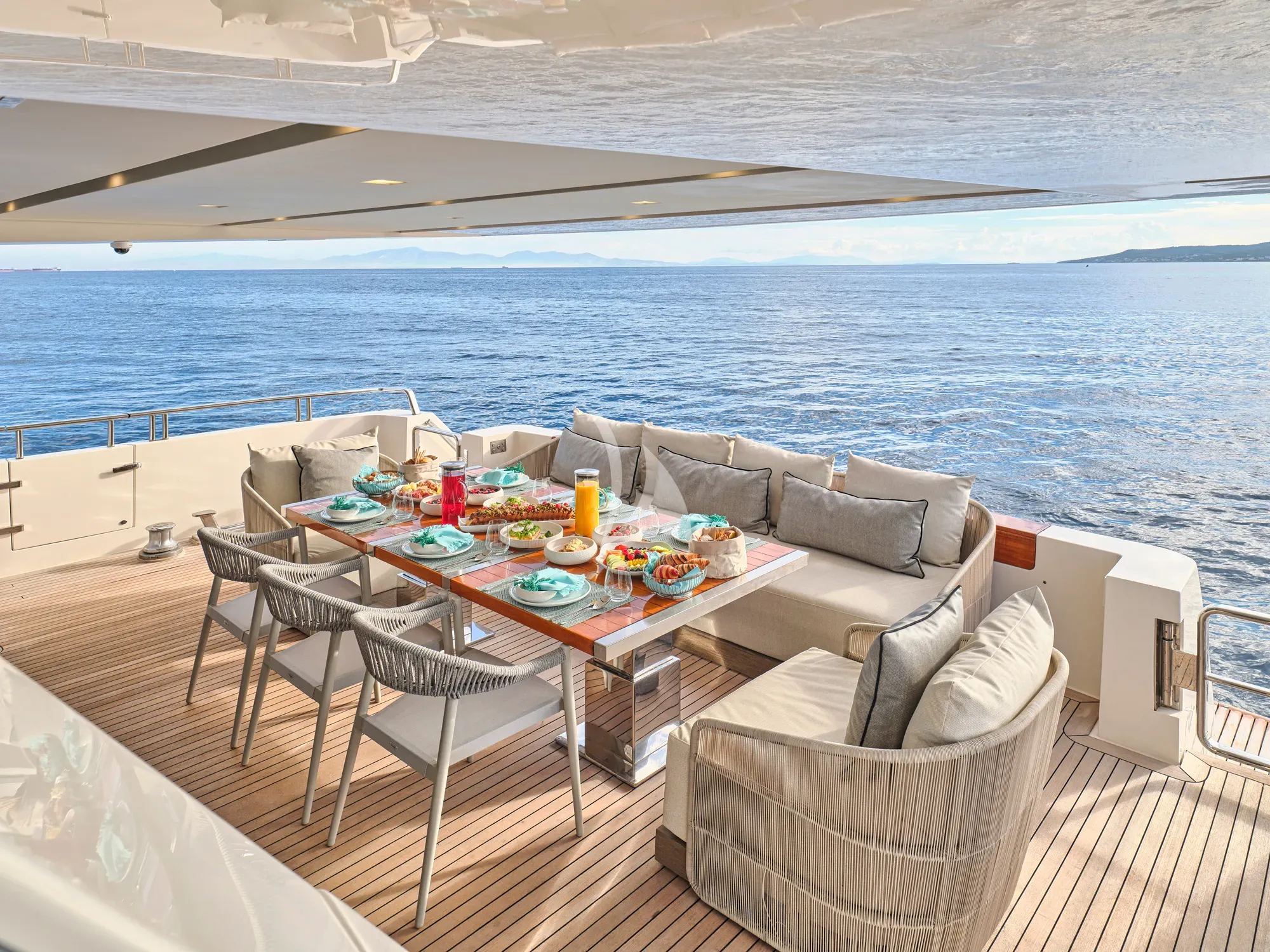 Luxury Crewed Motor Yacht GOLDEN YACHT photo 7