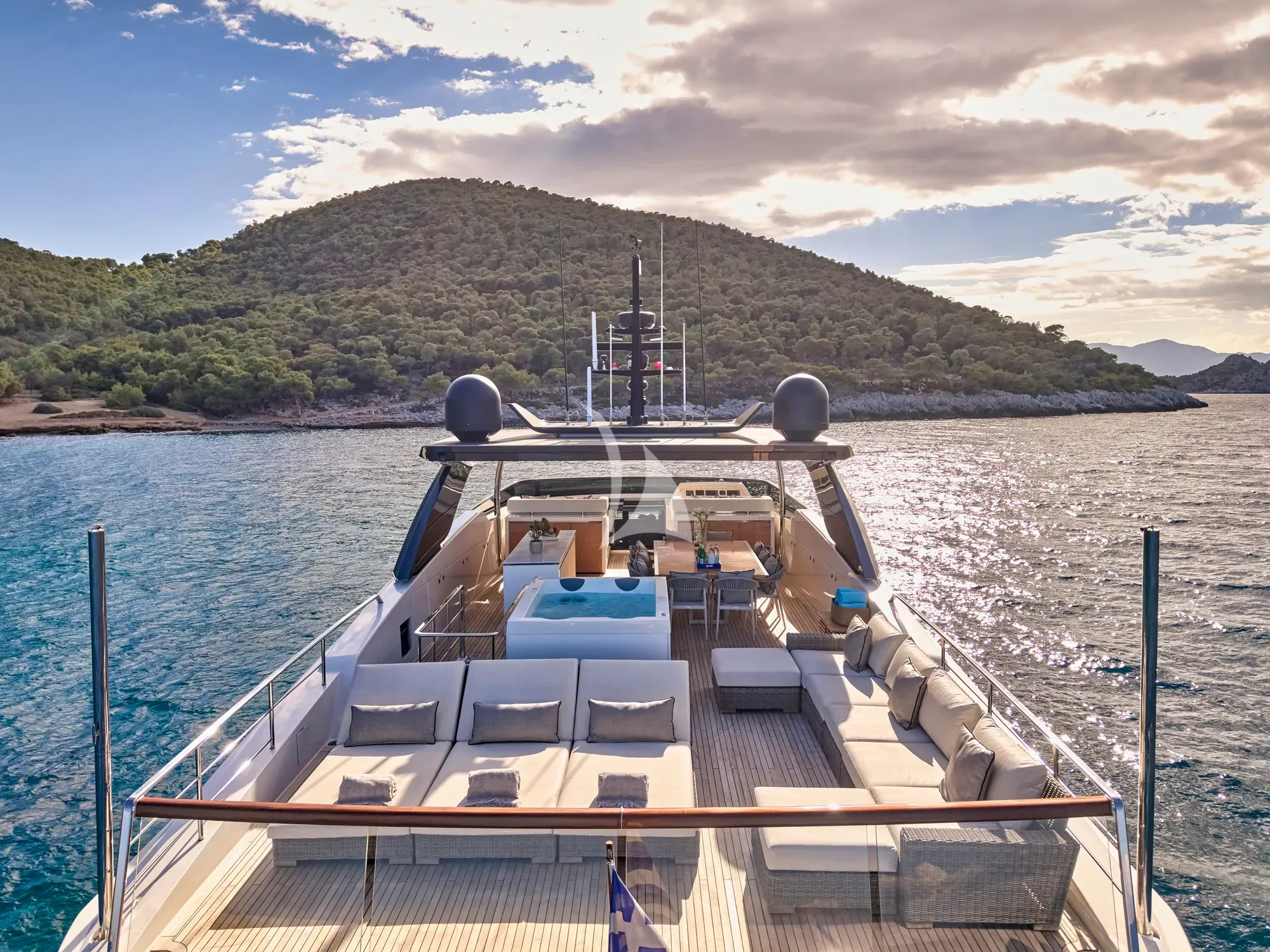 Luxury Crewed Motor Yacht GOLDEN YACHT photo 8