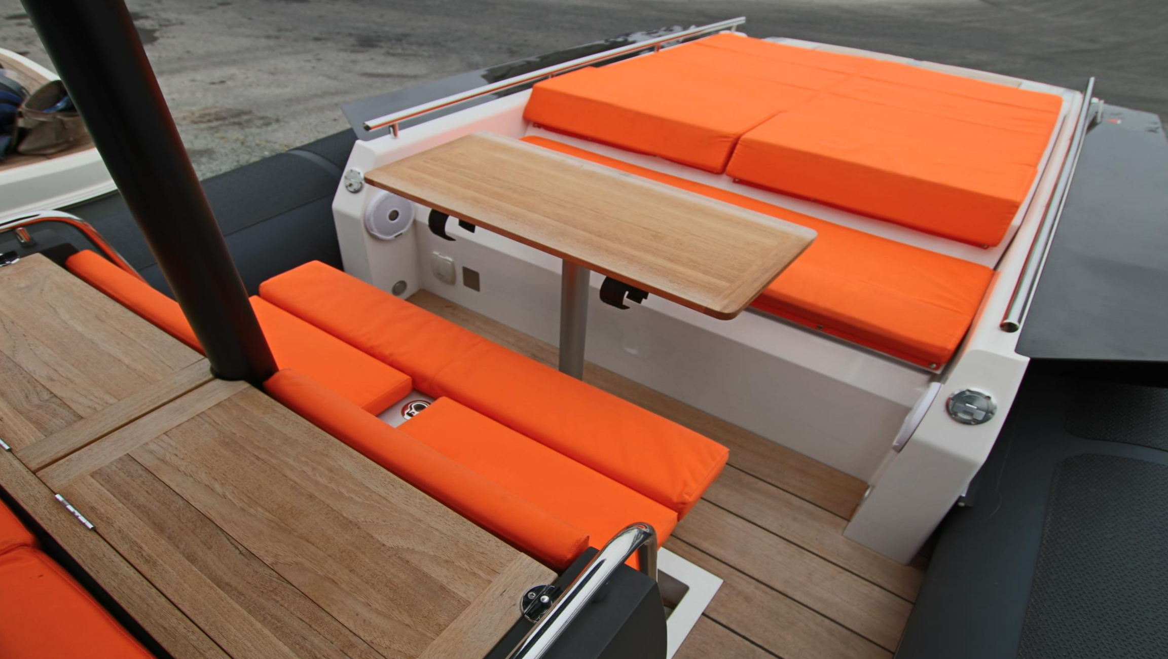 Luxury Motor Yacht Goldfish 38 Super Sport photo 7