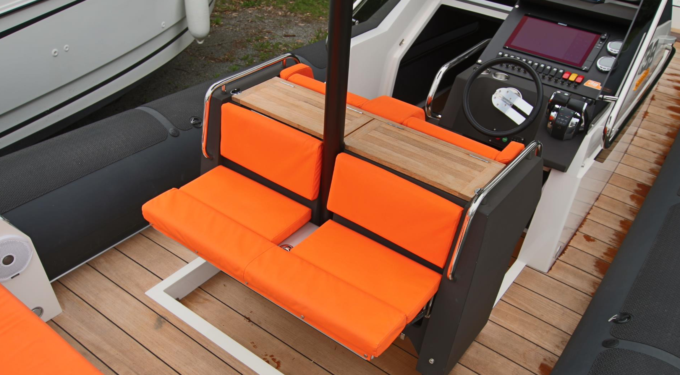 Luxury Motor Yacht Goldfish 38 Super Sport photo 8