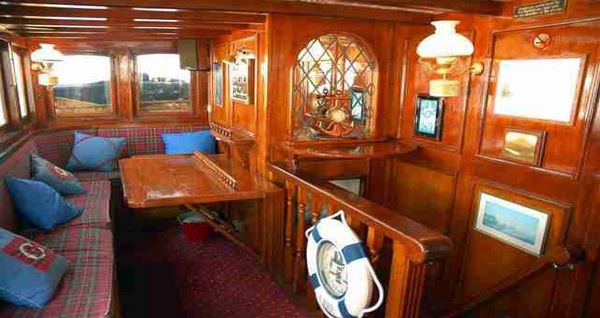 Crewed Motor Yacht Goleta Escocesa photo 5