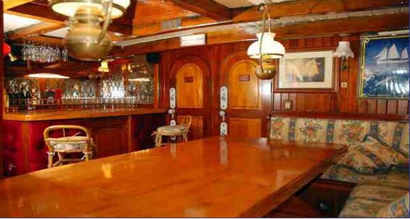 Crewed Motor Yacht Goleta Escocesa photo 6