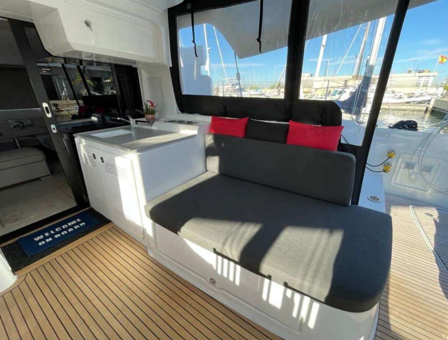 Crewed Catamaran GOOD MOOD photo 4