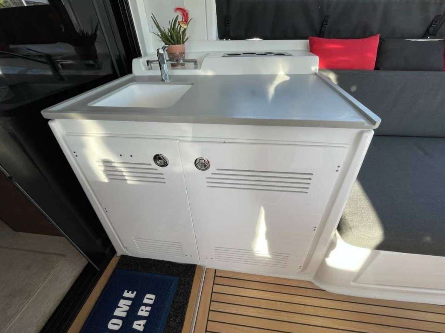 Crewed Catamaran GOOD MOOD photo 5