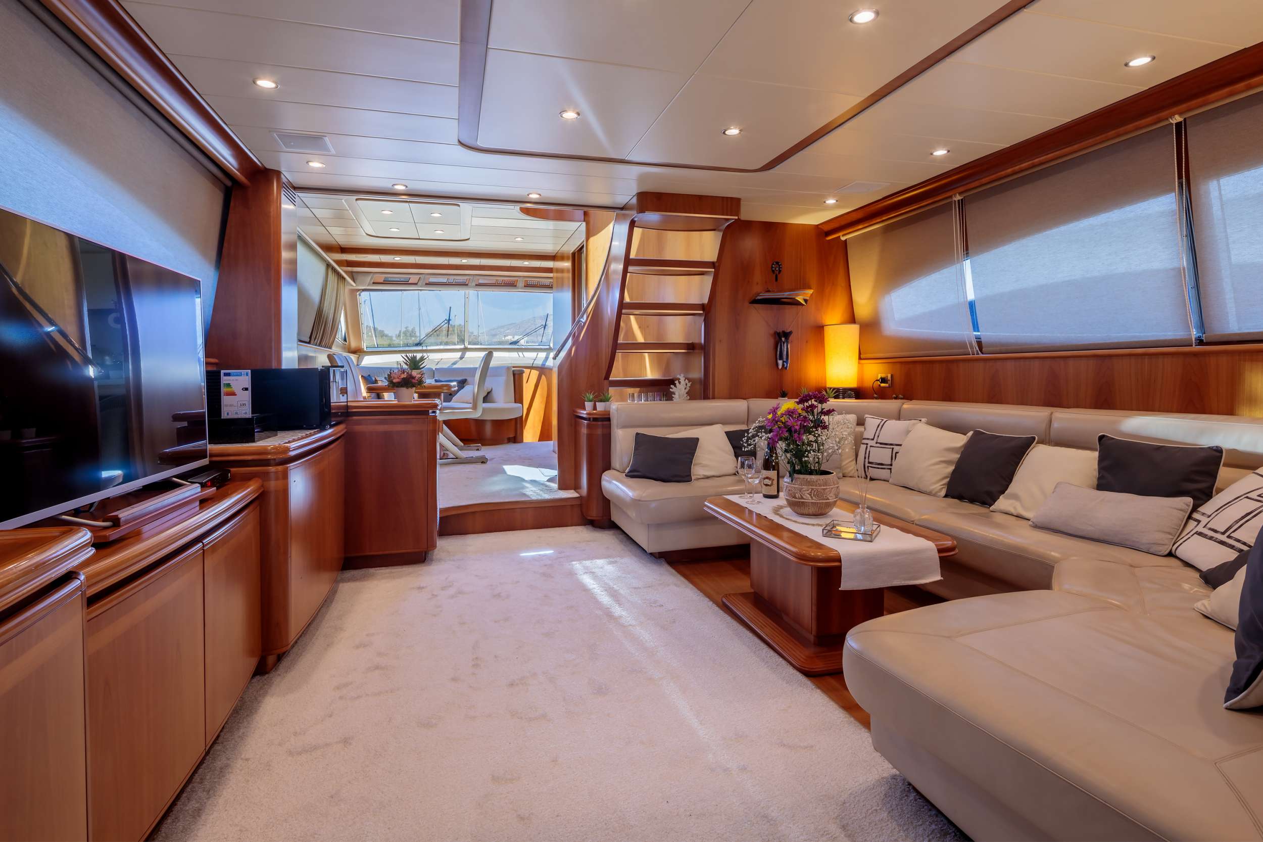 Crewed Motor Yacht GORGEOUS photo 5