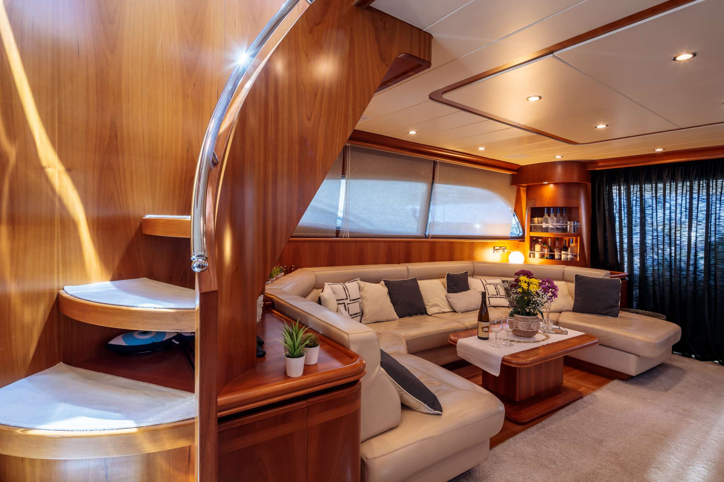 Crewed Motor Yacht GORGEOUS photo 6