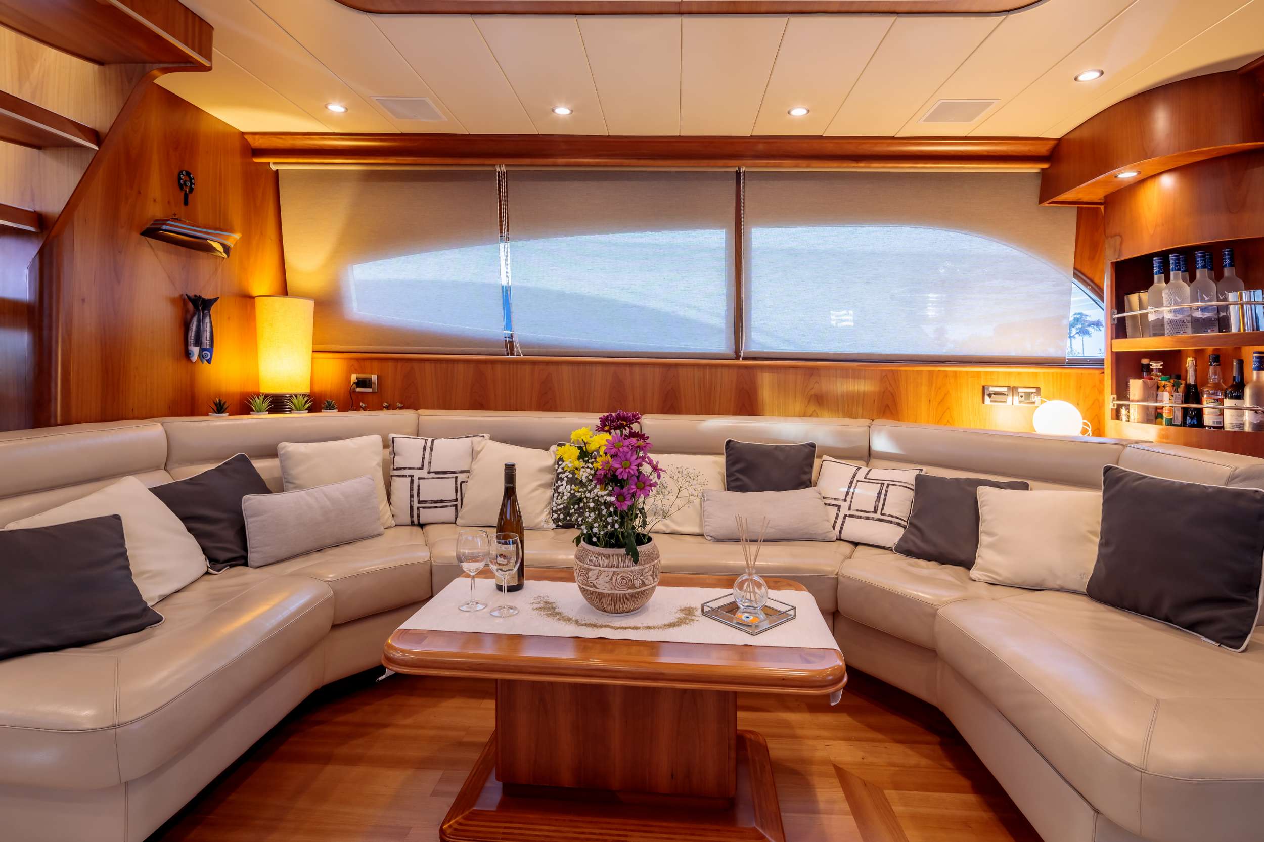 Crewed Motor Yacht GORGEOUS photo 7