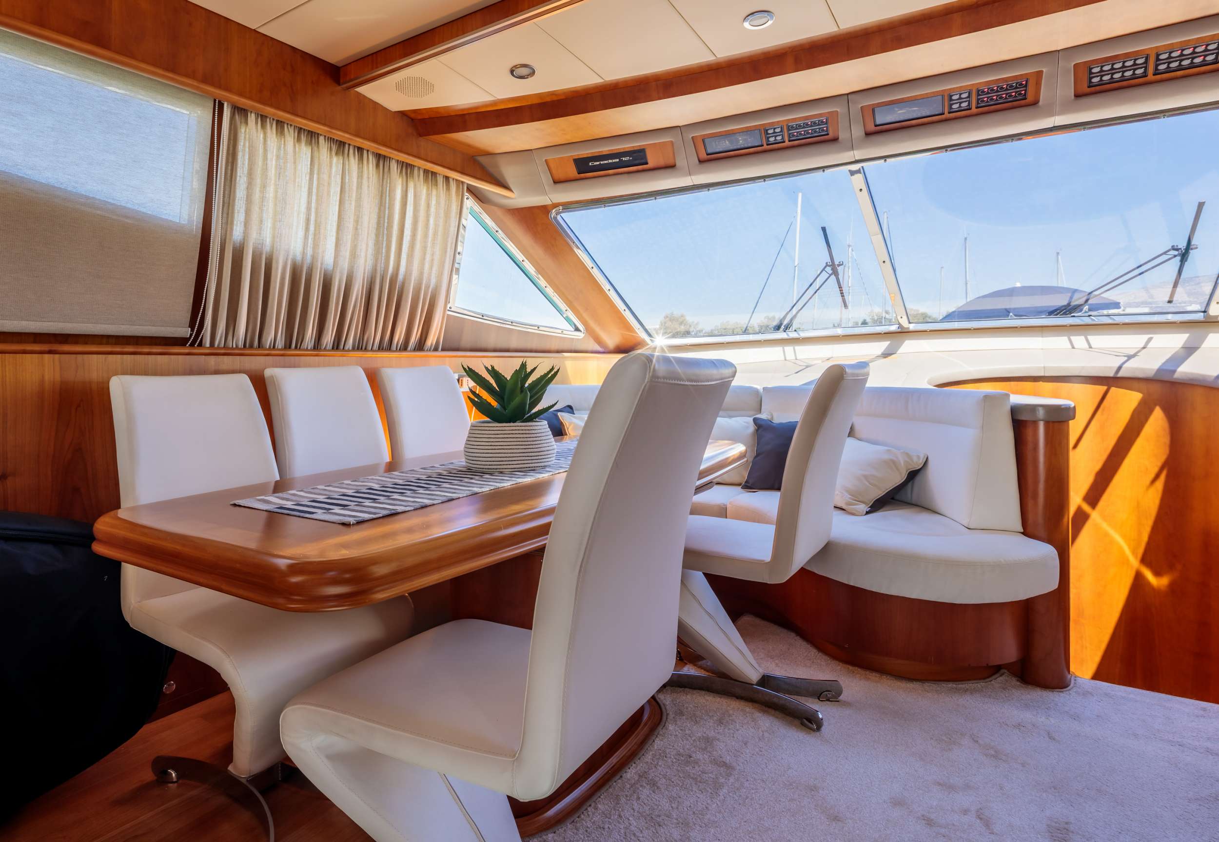 Crewed Motor Yacht GORGEOUS photo 8