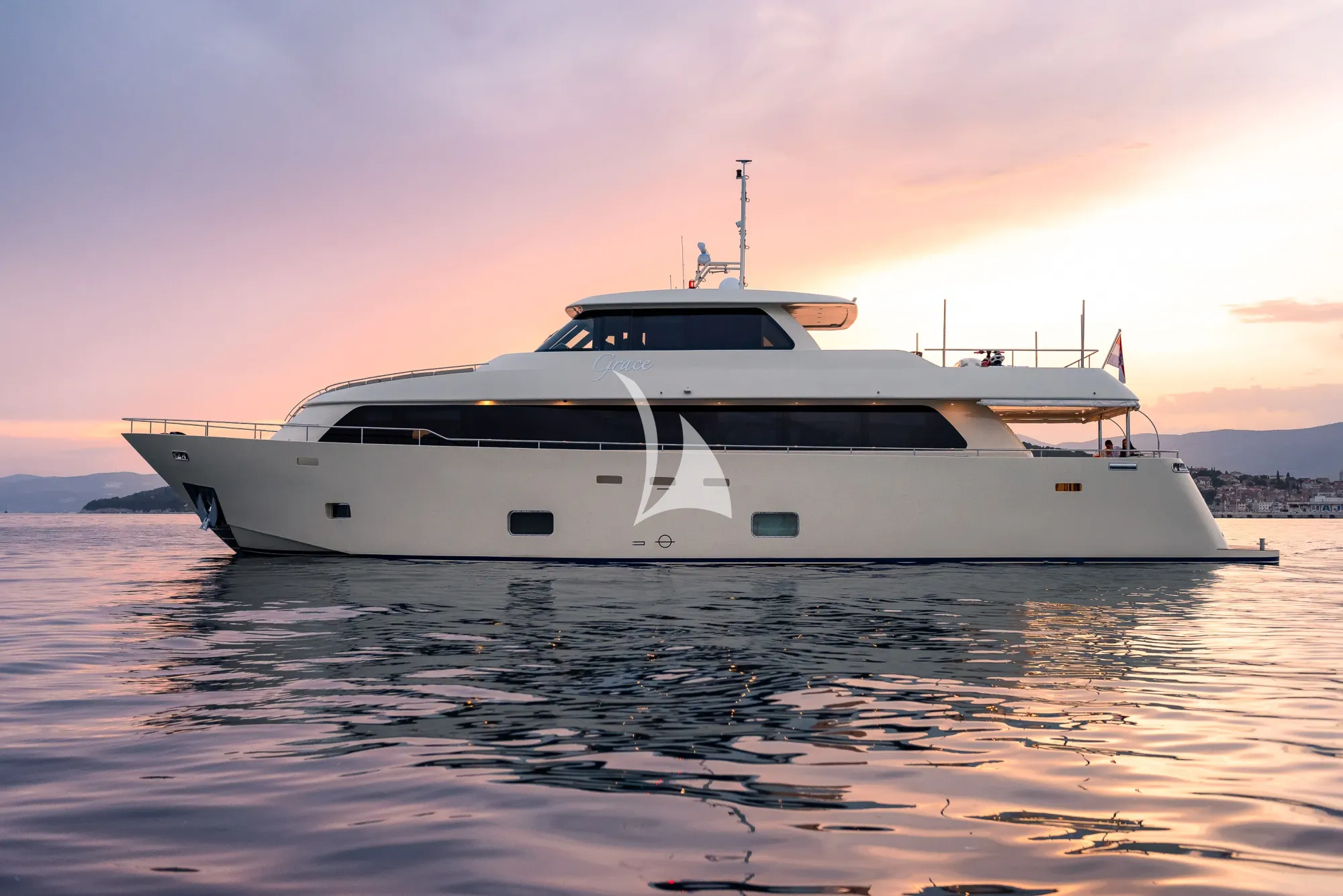 Crewed Motor Yacht GRACE photo 4