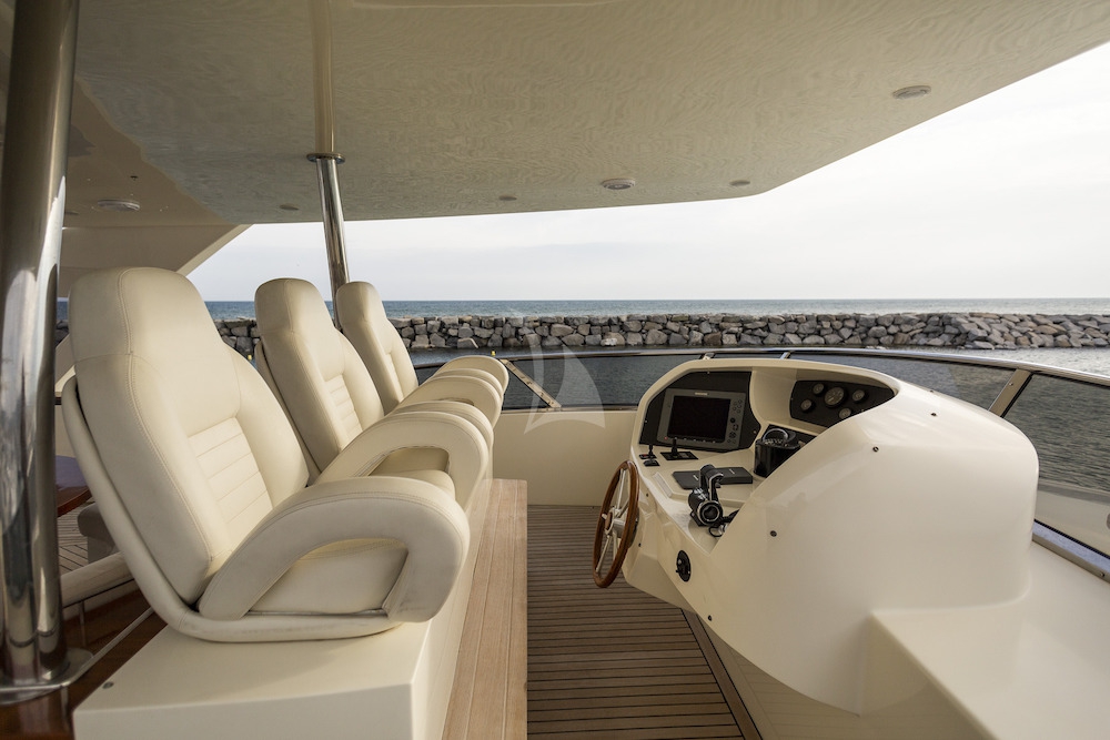 Luxury Crewed Motor Yacht GRACE photo 5