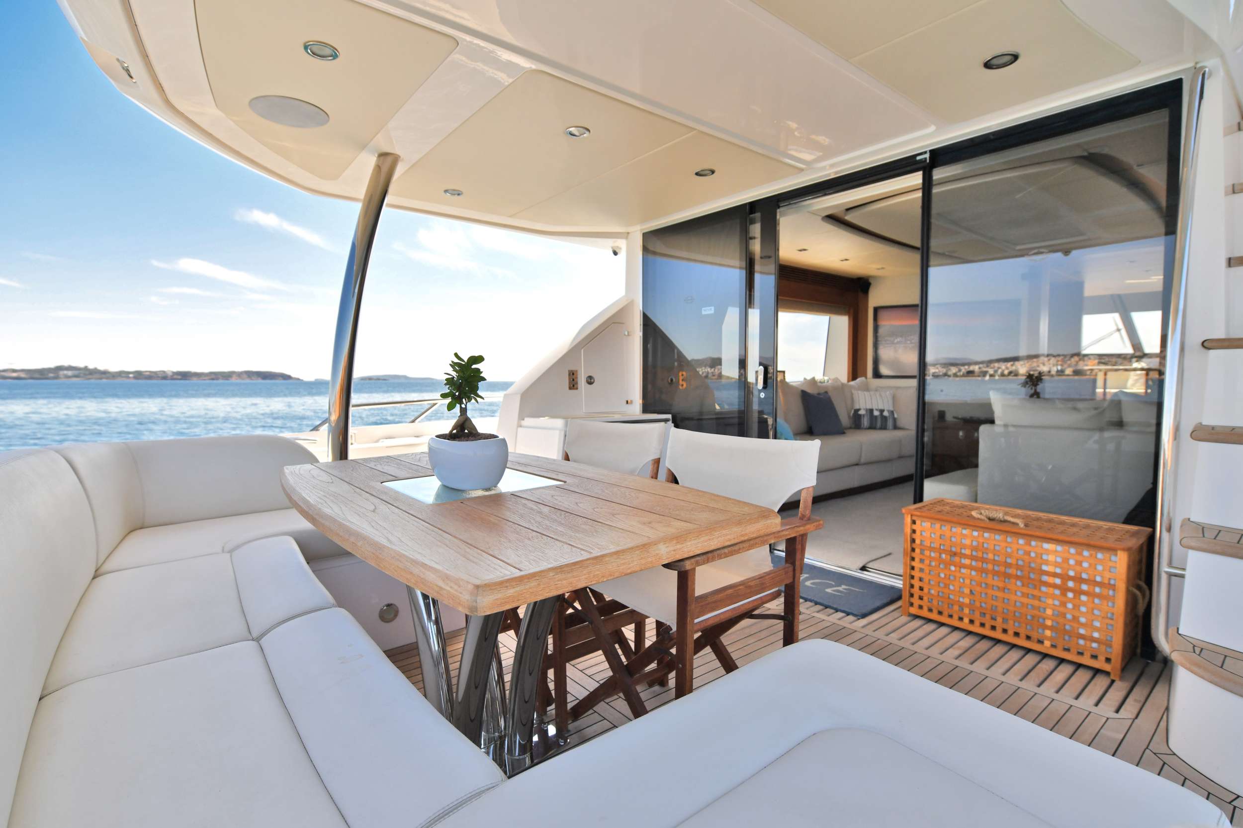 Crewed Motor Yacht GRACE XI photo 6