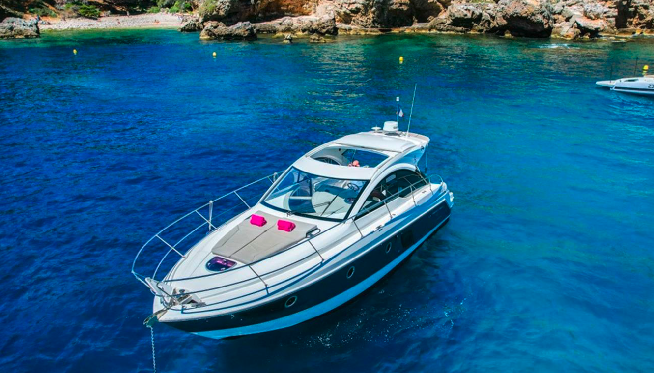 Crewed Motor Yacht Gran Turismo 38 photo 3