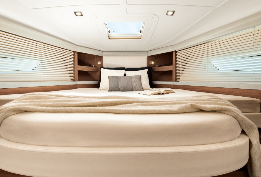 Luxury Crewed Motor Yacht Gran Turismo 40 photo 7