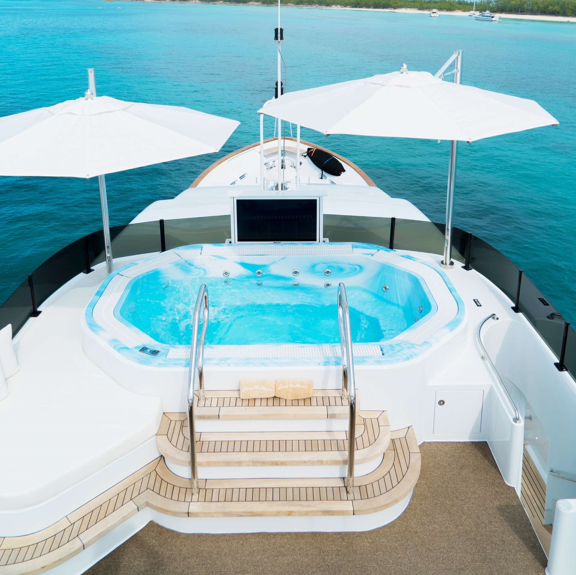 Luxury Crewed Motor Yacht GRAND ILLUSION photo 5