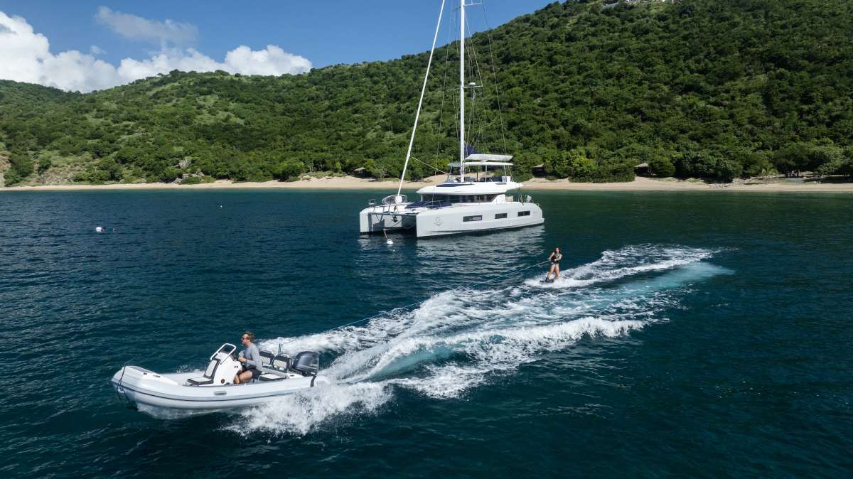 Luxury Crewed Catamaran GULLWING photo 5