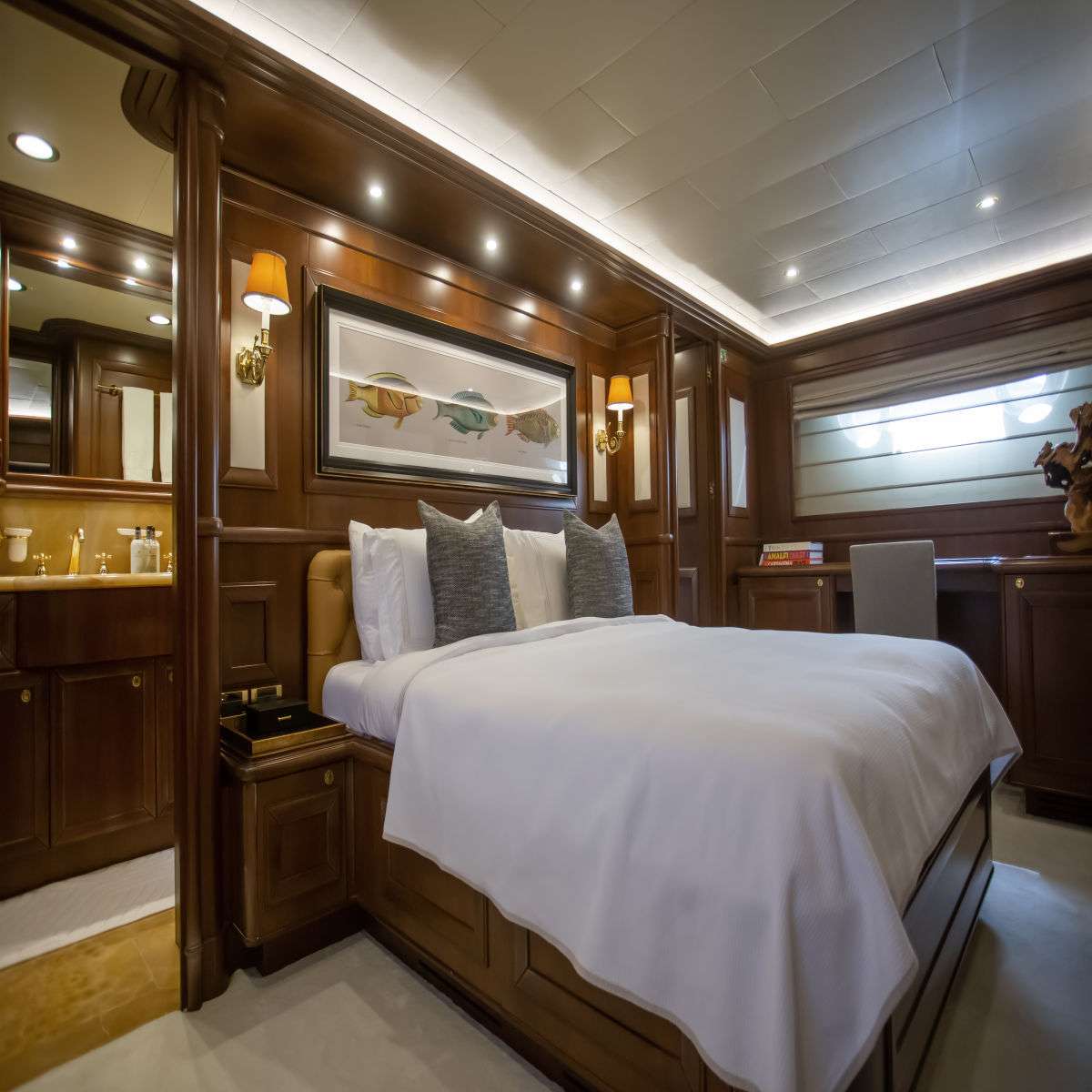 Luxury Crewed Motor Yacht HAG photo 6