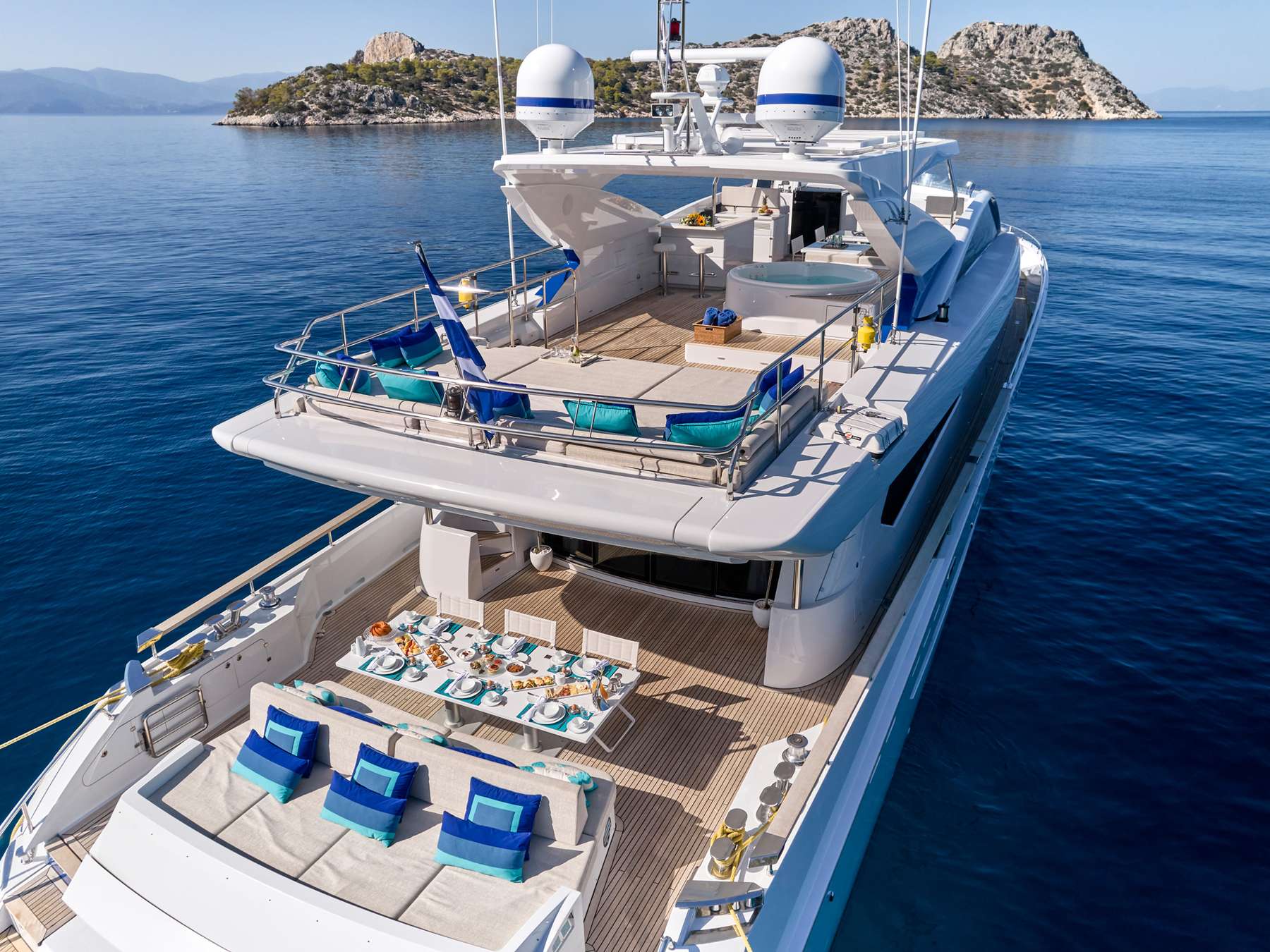 Luxury Crewed Motor Yacht HAKUNA MATATA photo 3