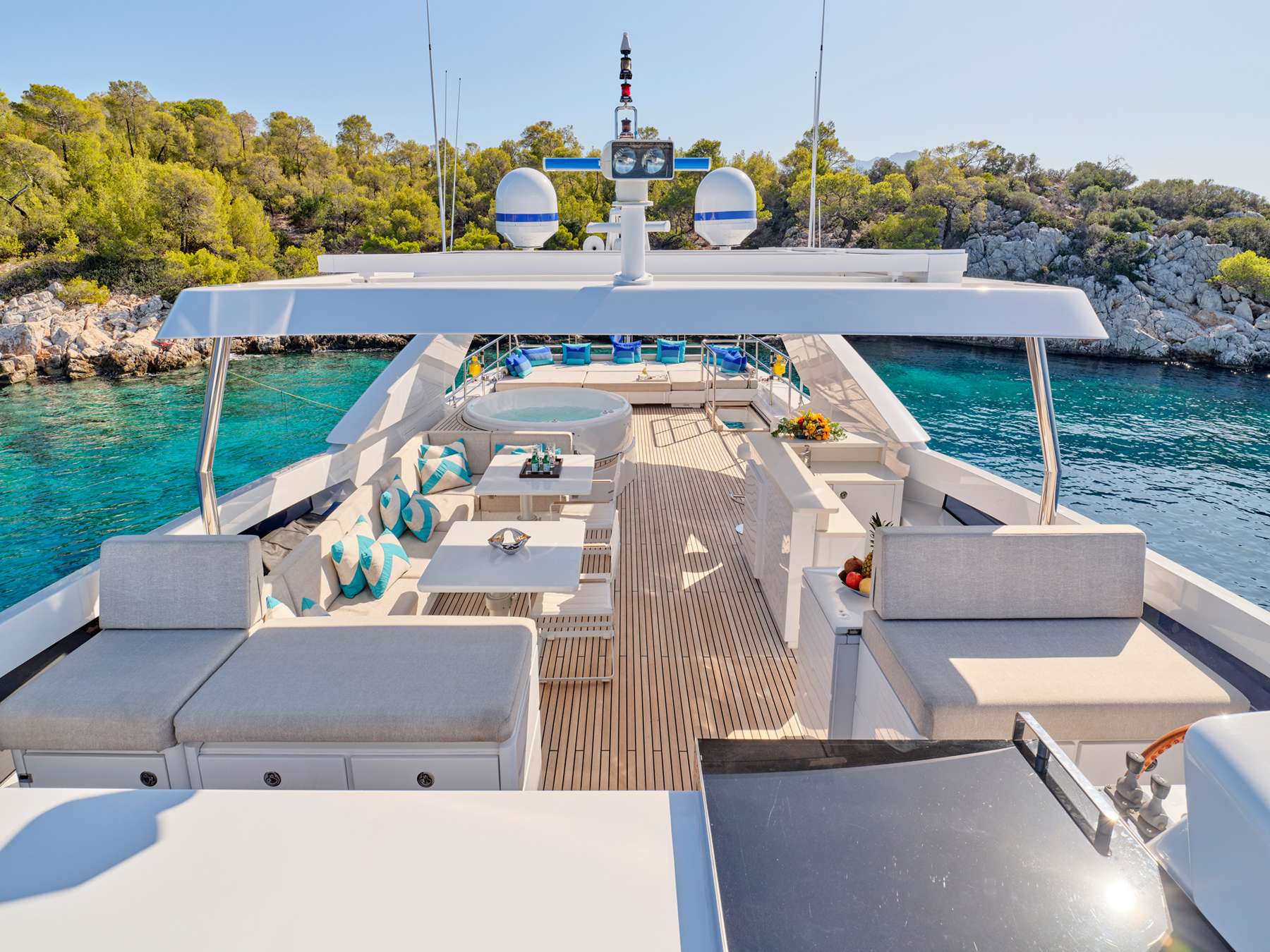 Luxury Crewed Motor Yacht HAKUNA MATATA photo 4