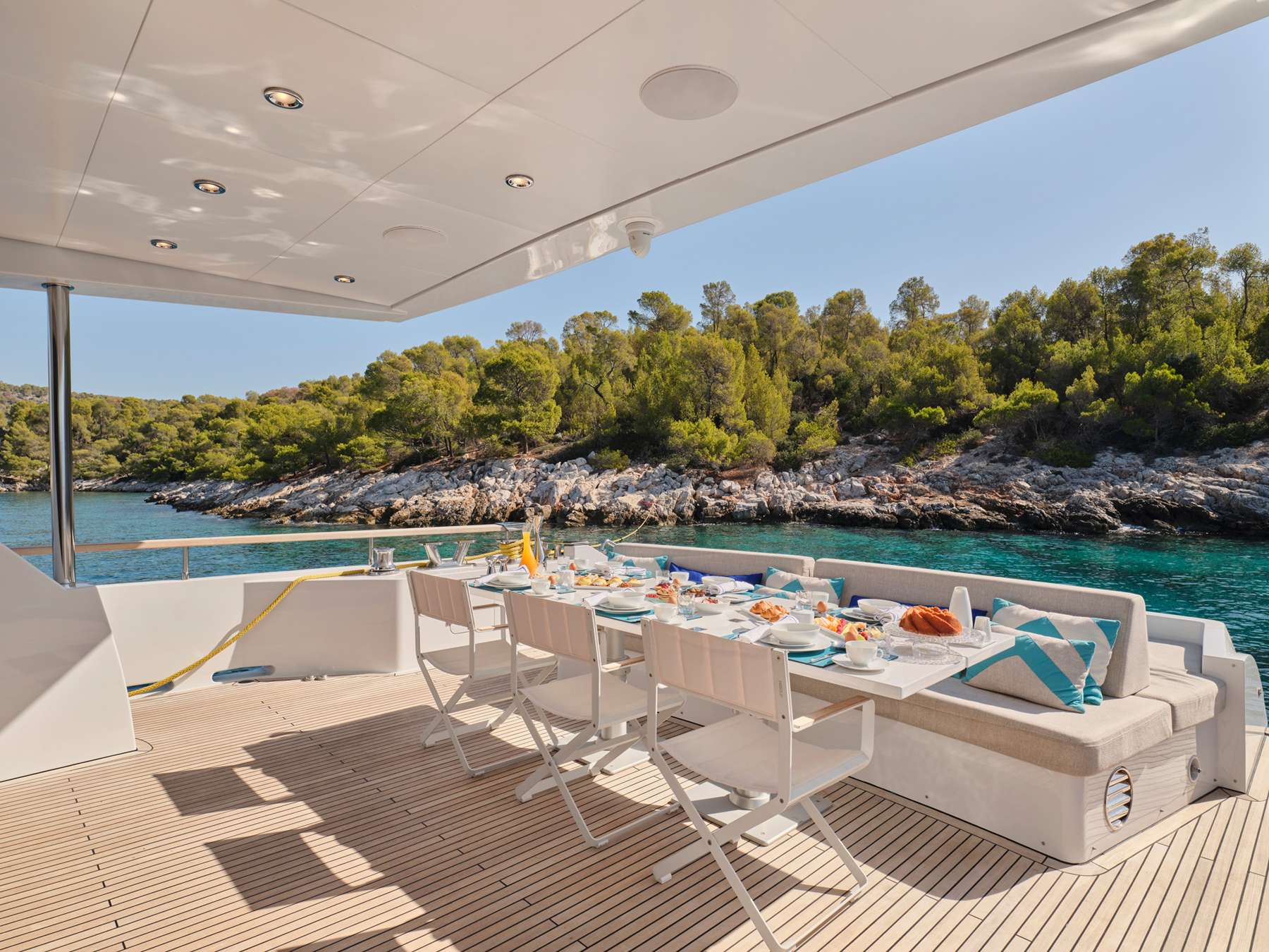 Luxury Crewed Motor Yacht HAKUNA MATATA photo 6