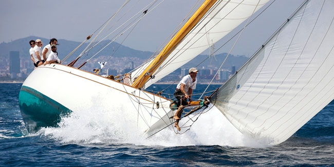 Crewed Sailing Yacht HALLOWEEN photo 5