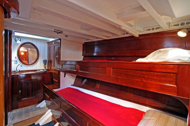 Crewed Sailing Yacht HALLOWEEN photo 6