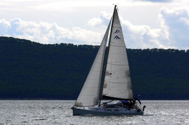 Bareboat Sailing Yacht Hanse 370