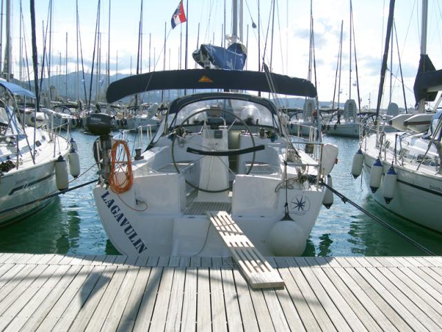 Bareboat Sailing Yacht Hanse 370 photo 5