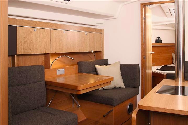 Bareboat Sailing Yacht Hanse 415 photo 4