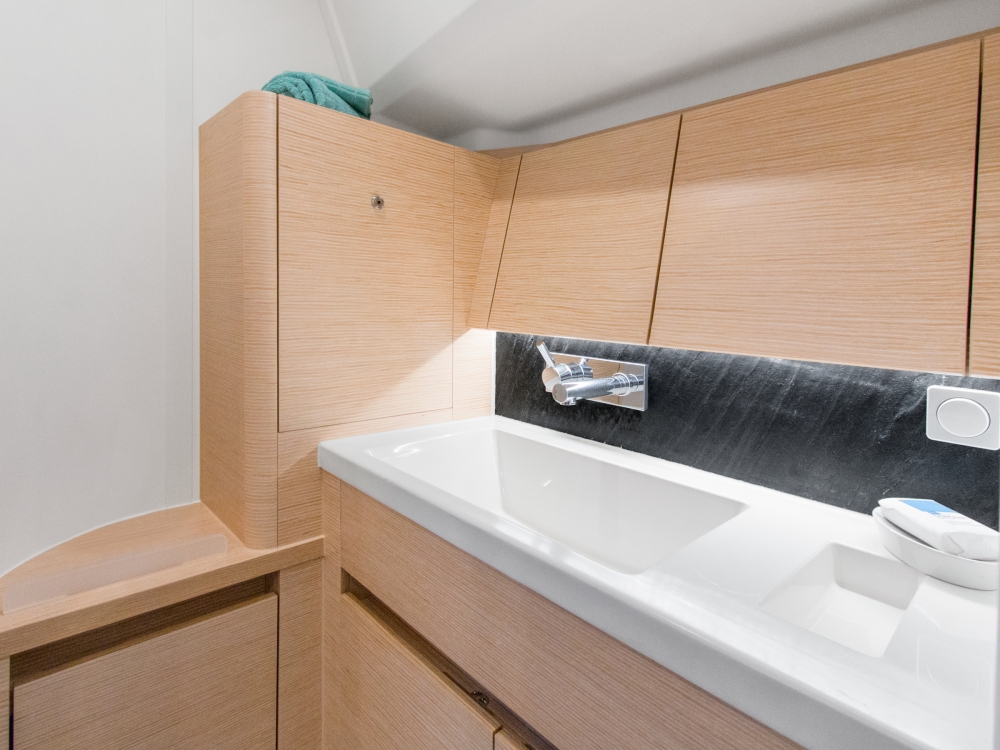 Bareboat Sailing Yacht Hanse 418 photo 8