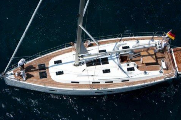 Crewed Sailing Yacht Hanse 54 photo 5