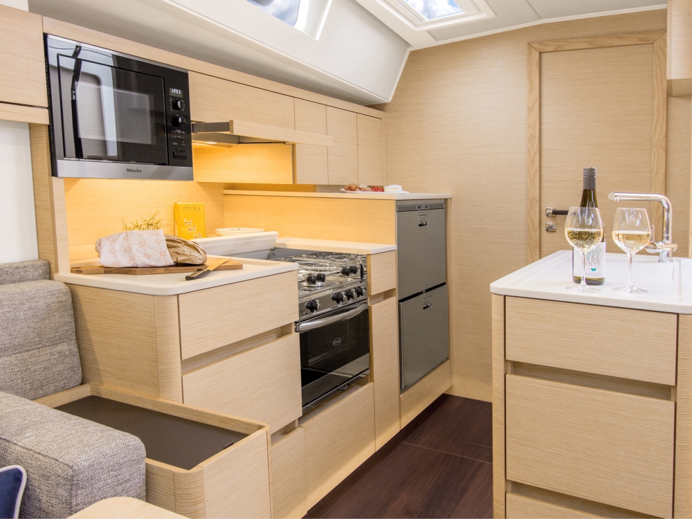 Bareboat Sailing Yacht Hanse 548 photo 7