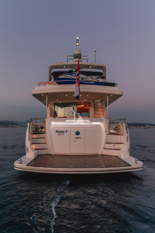 Crewed Motor Yacht Happy 3 photo 4