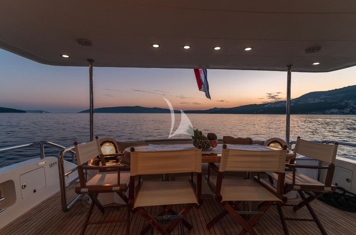 Crewed Motor Yacht Happy 3 photo 6