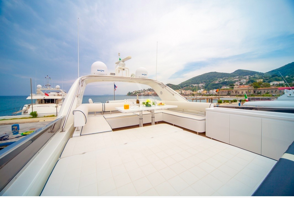 Luxury Crewed Motor Yacht HAPPY FEET photo 4