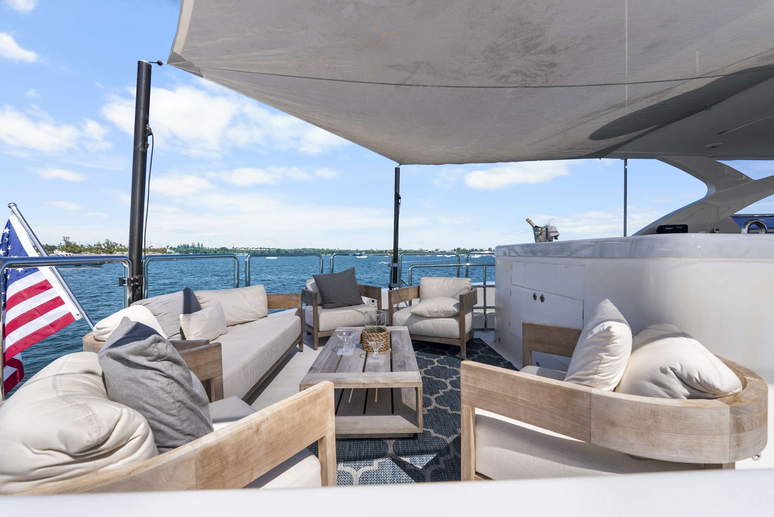 Luxury Crewed Motor Yacht HAPPY HOUR photo 5