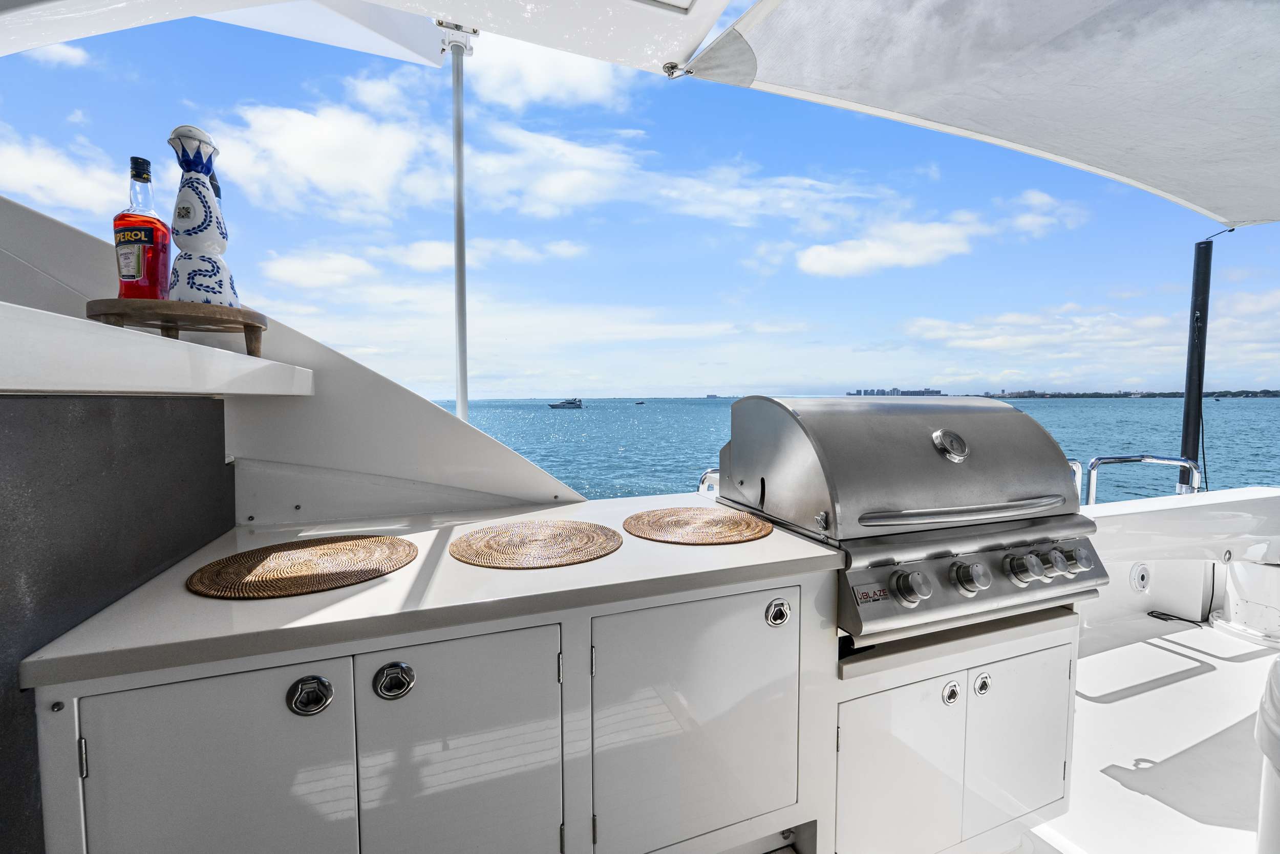 Luxury Crewed Motor Yacht HAPPY HOUR photo 6
