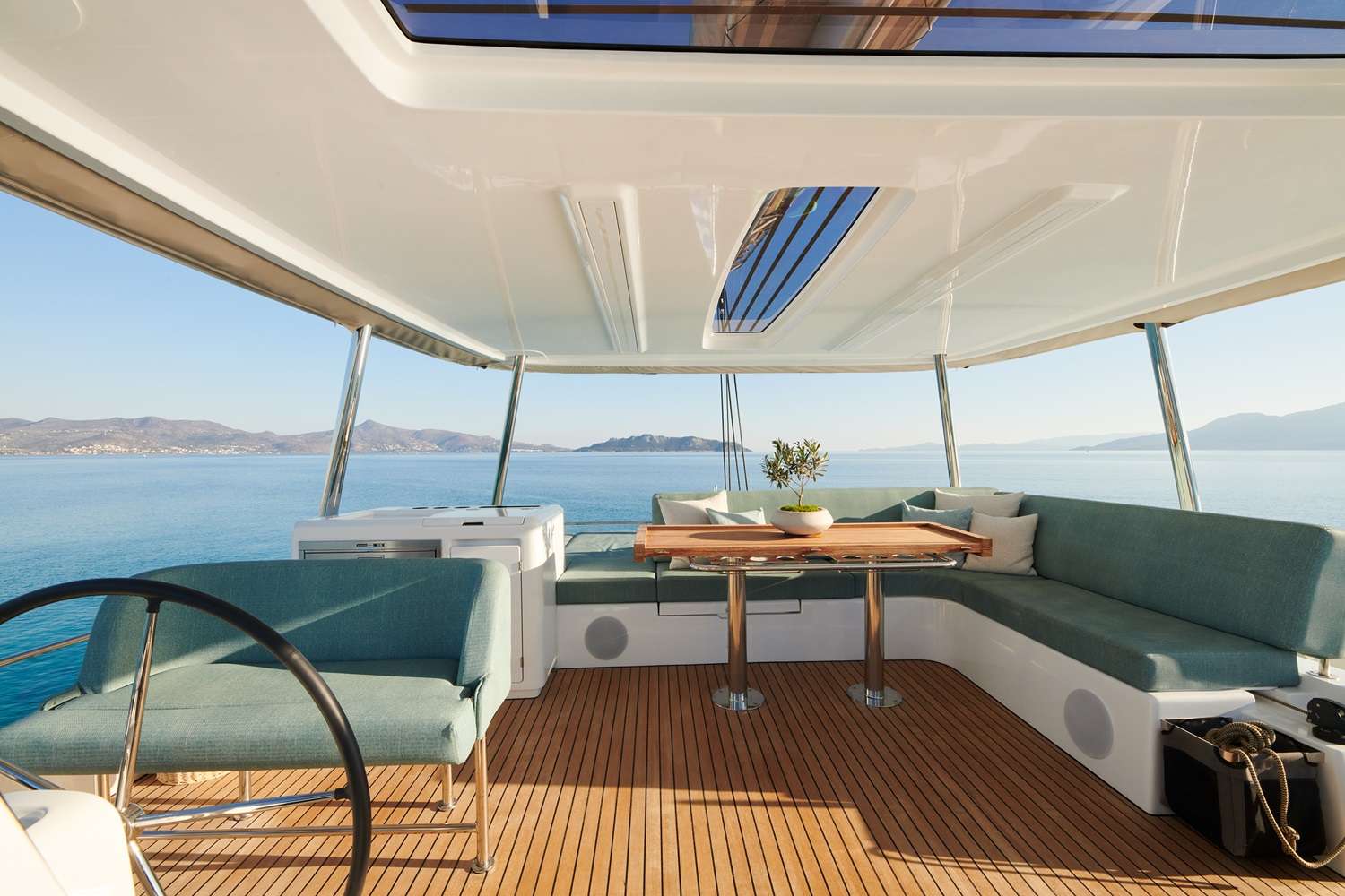 Crewed Sailing Catamaran HAPPY photo 4