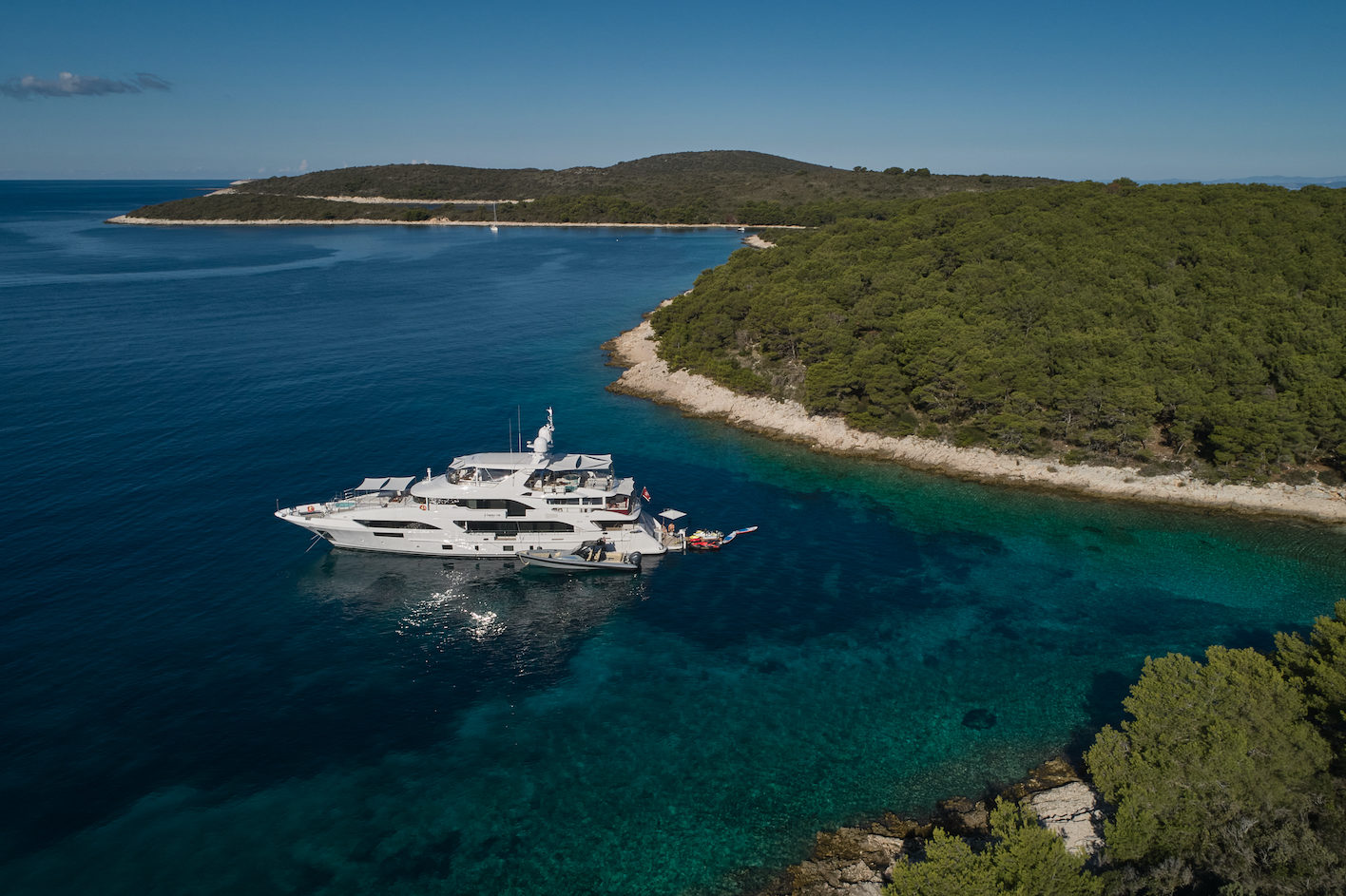 Luxury Crewed Motor Yacht HAPPY ME photo 4