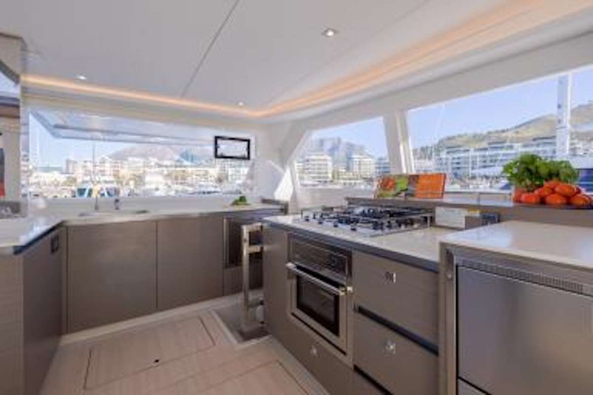 Crewed Catamaran HAZEL DELLA photo 5