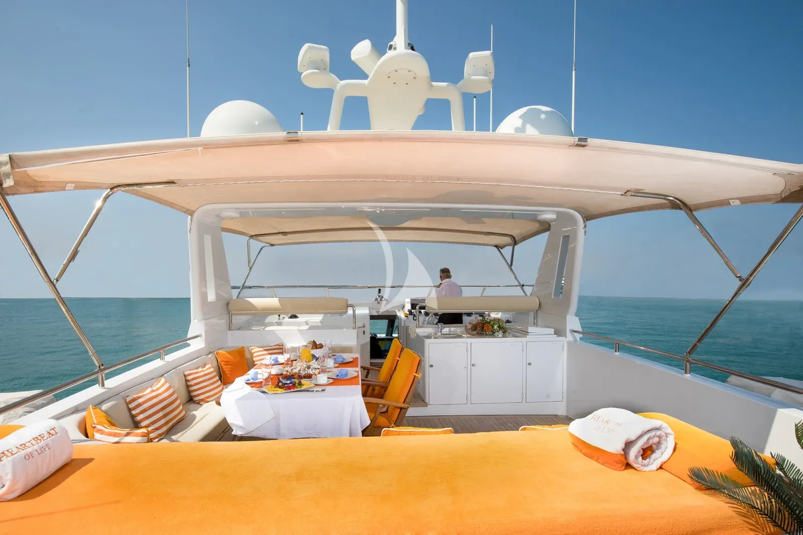 Crewed Motor Yacht HEARTBEAT OF LIFE photo 4