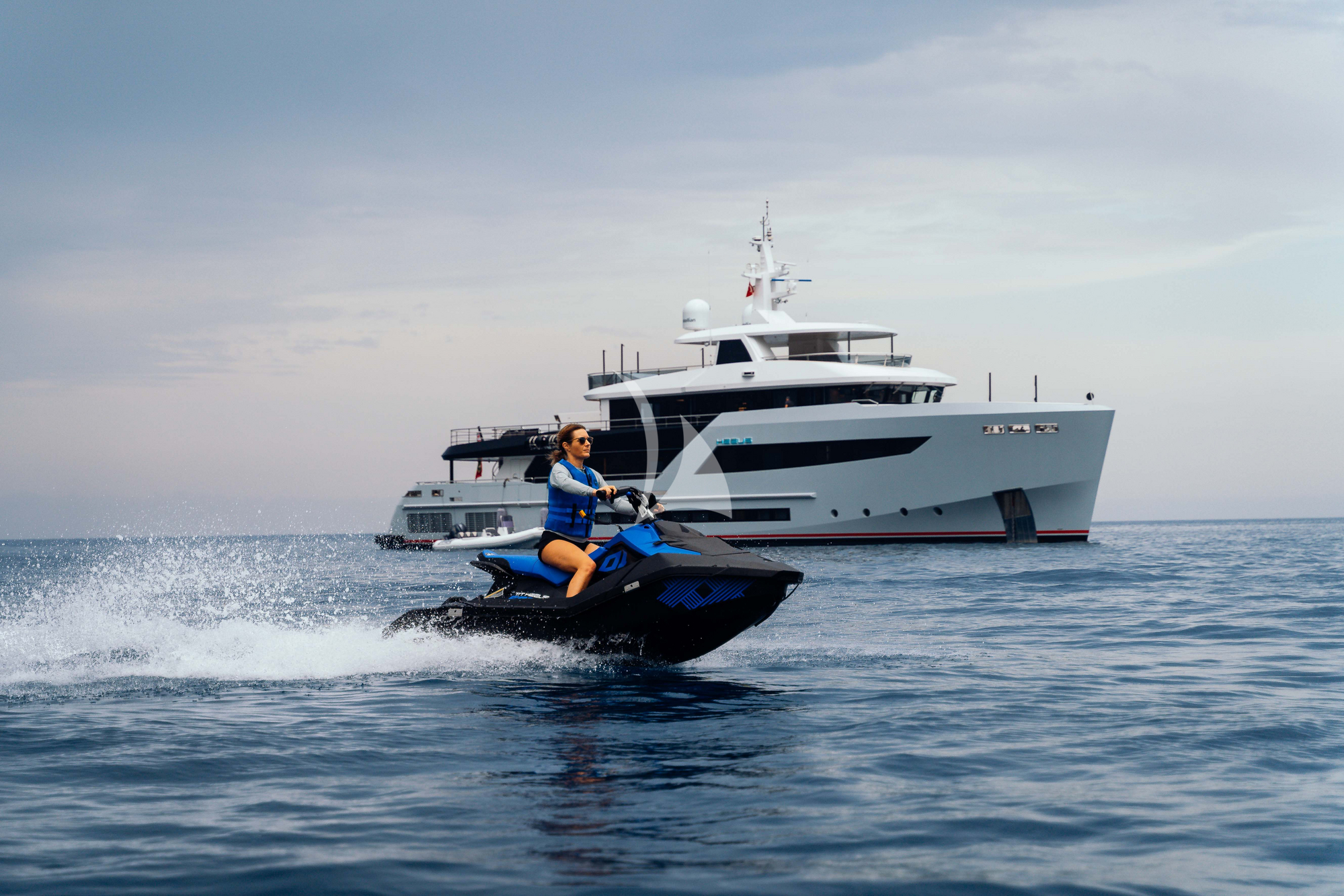 Luxury Crewed Motor Yacht HEEUS photo 3